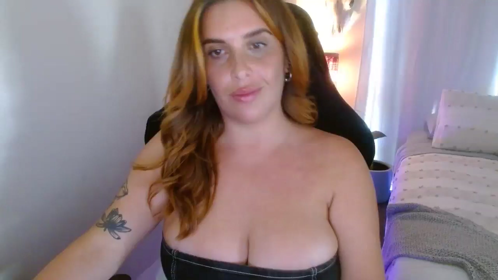 Gallery image thumbnail from HoneyTits_'s myfreecams stream on, 03/11/2025, 07:43 image 7 of 20