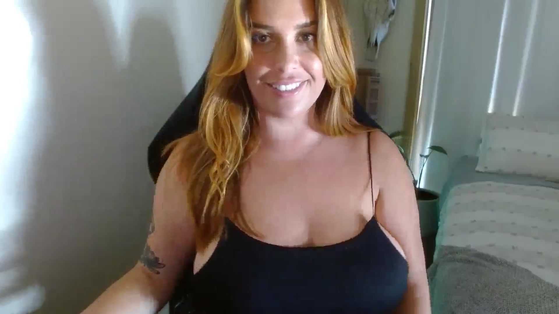 Gallery image thumbnail from HoneyTits_'s myfreecams stream on, 03/18/2025, 06:50 image 14 of 20