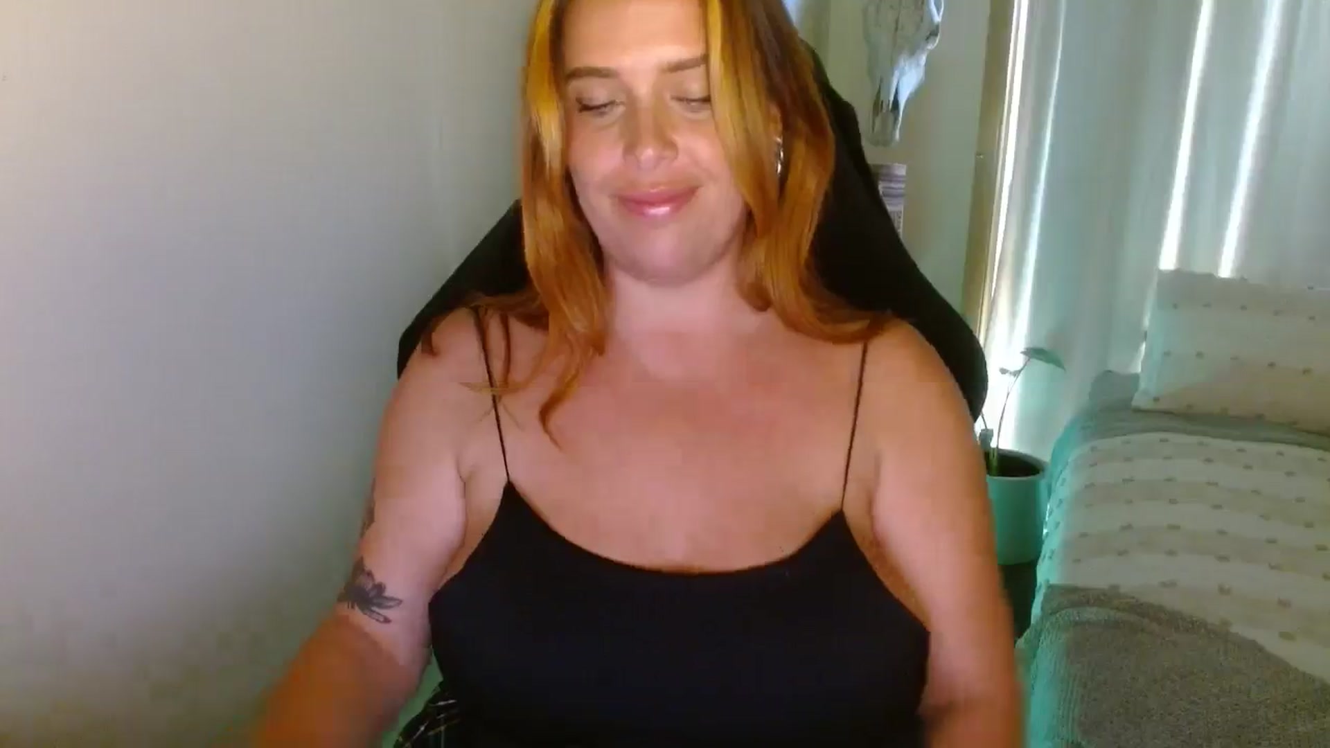 Gallery image thumbnail from HoneyTits_'s myfreecams stream on, 03/18/2025, 07:30 image 3 of 20
