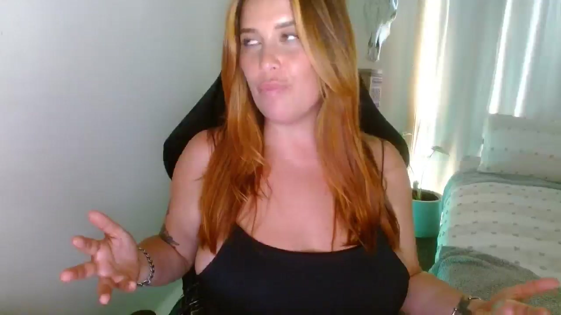 Gallery image thumbnail from HoneyTits_'s myfreecams stream on, 03/18/2025, 07:30 image 14 of 20