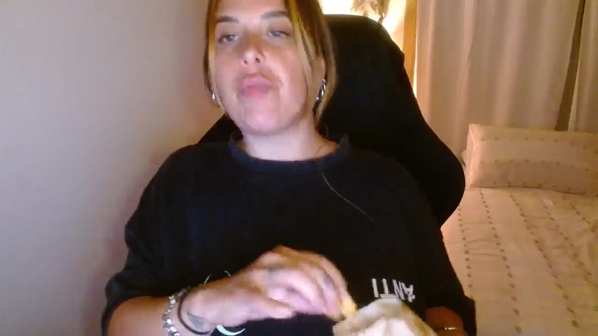Gallery image thumbnail from HoneyTits_'s myfreecams stream on, 04/03/2025, 09:16 image 20 of 20