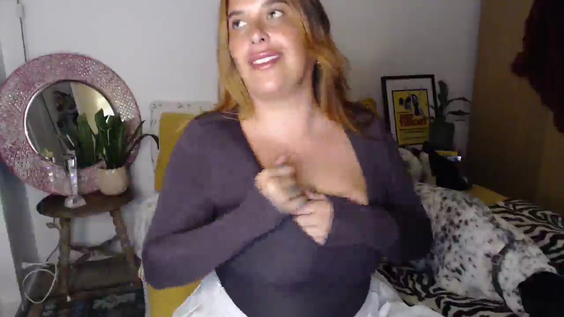 Gallery image thumbnail from HoneyTits_'s myfreecams stream on, 04/08/2025, 11:28 image 7 of 20
