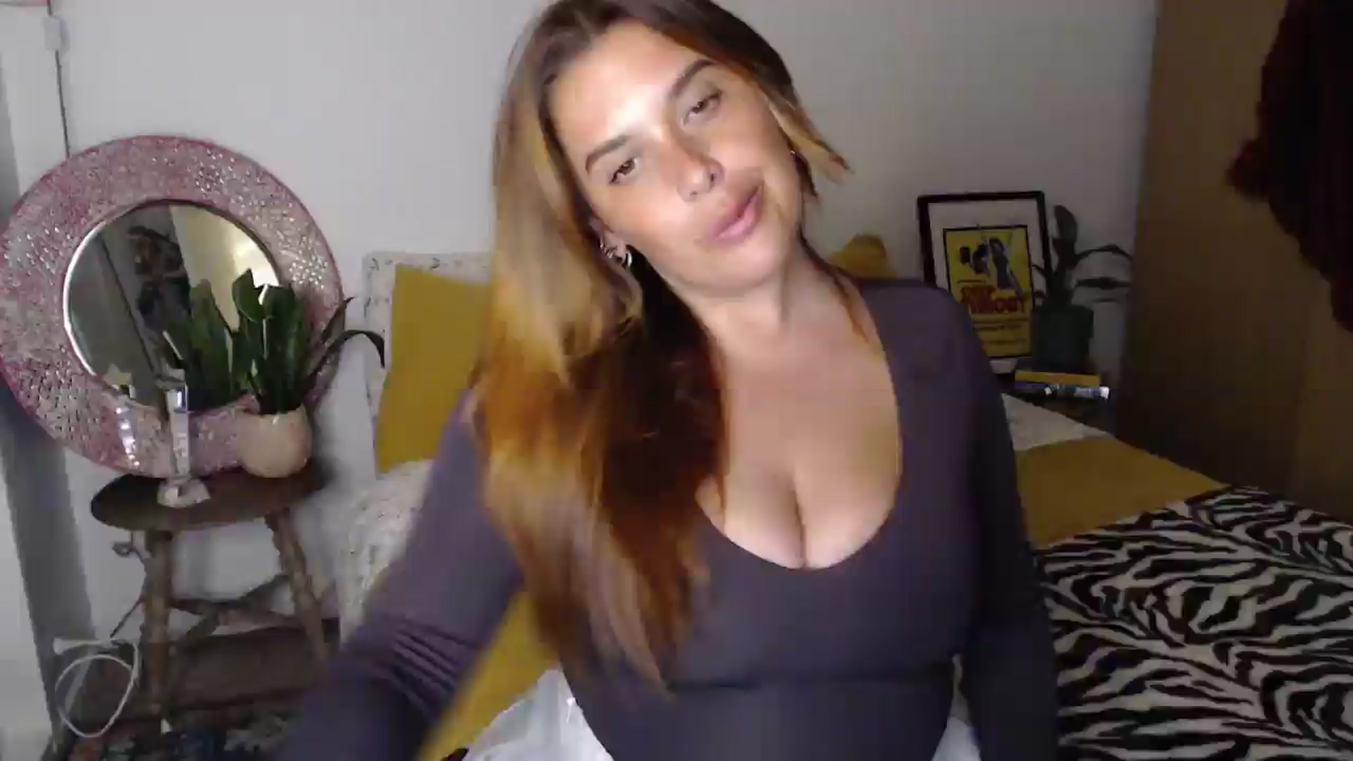 Gallery image thumbnail from HoneyTits_'s myfreecams stream on, 04/08/2025, 12:00 image 18 of 20