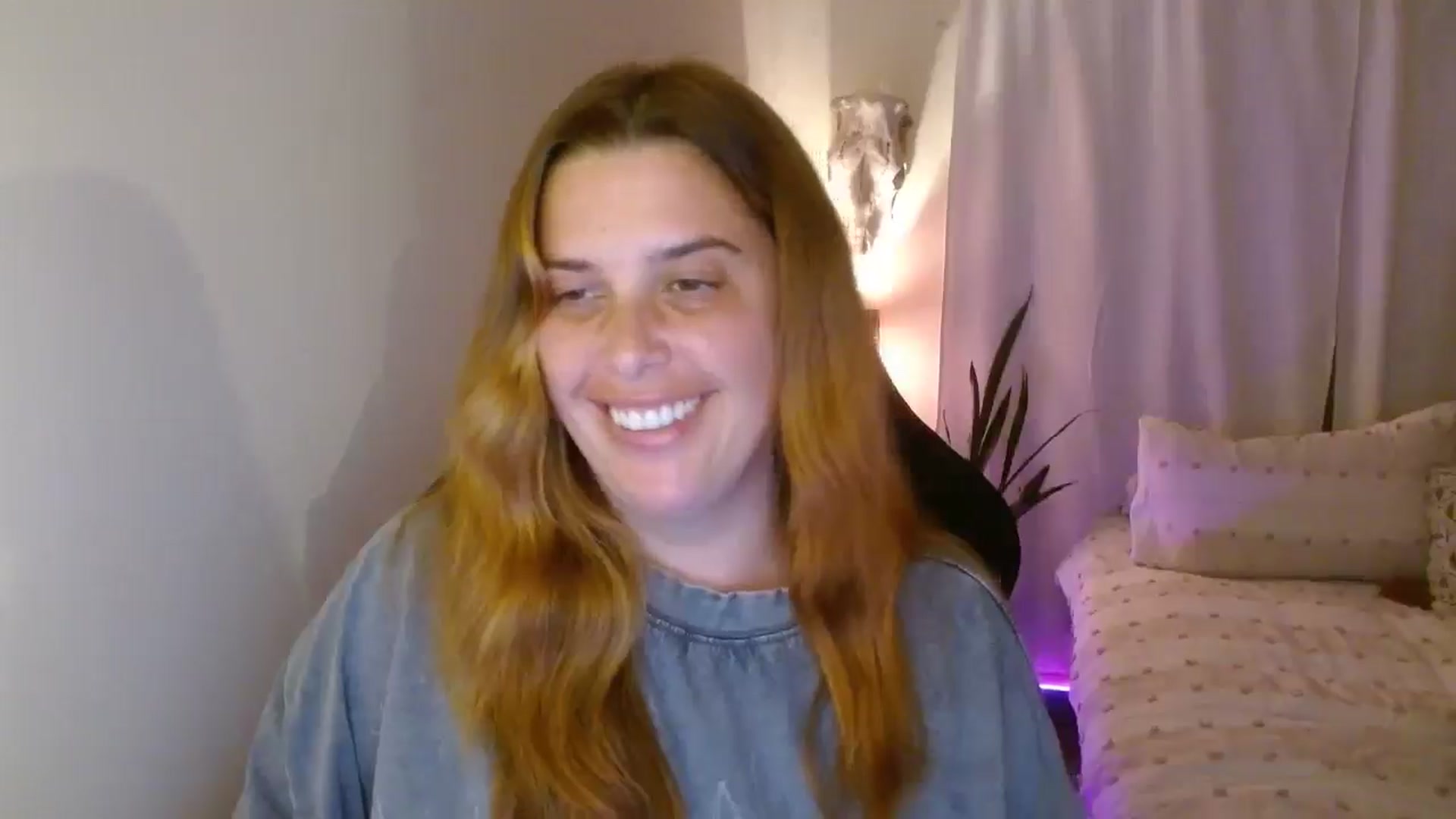 Gallery image thumbnail from HoneyTits_'s myfreecams stream on, 04/25/2025, 09:26 image 18 of 20
