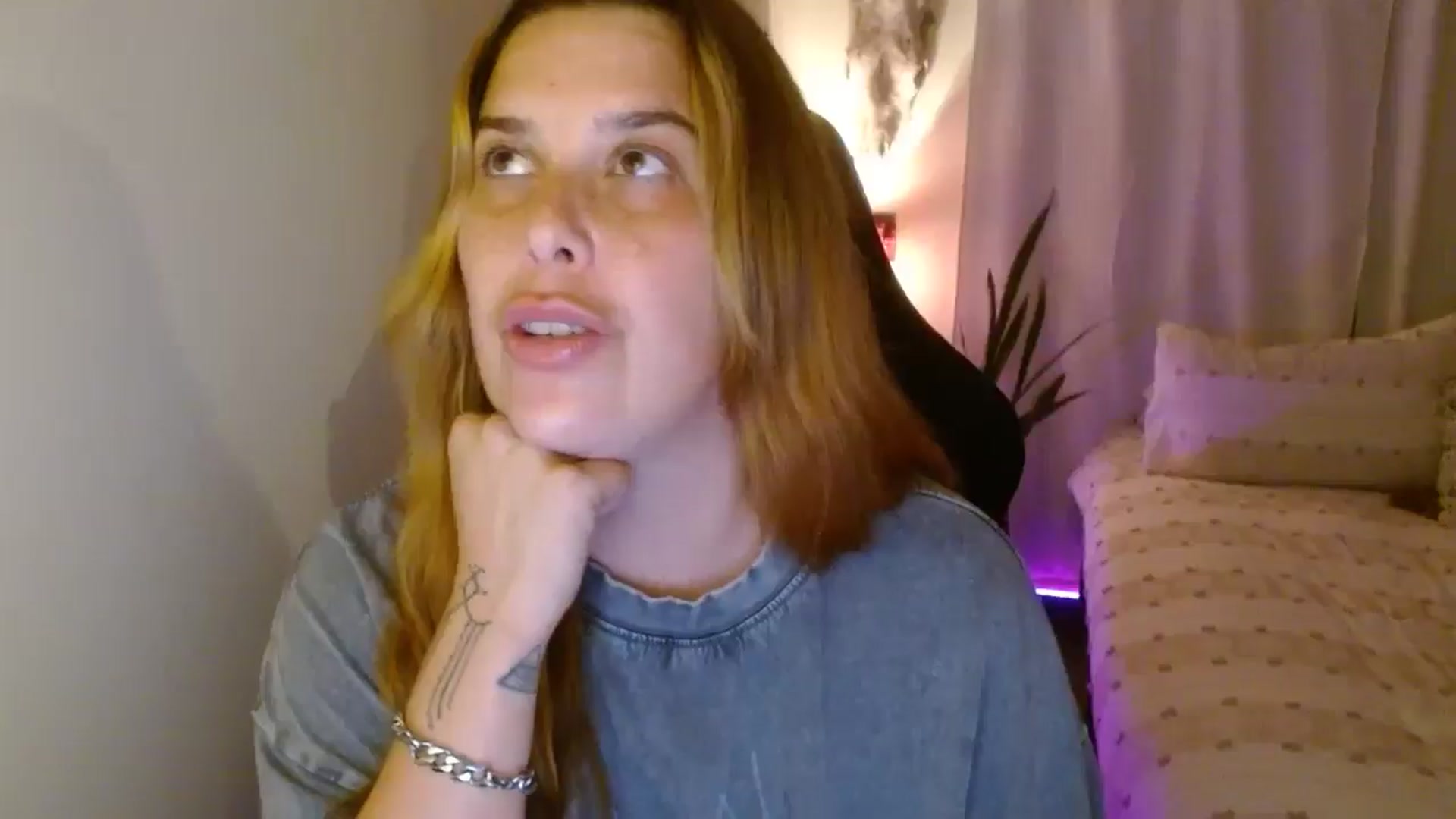 Gallery image thumbnail from HoneyTits_'s myfreecams stream on, 04/25/2025, 09:26 image 15 of 20
