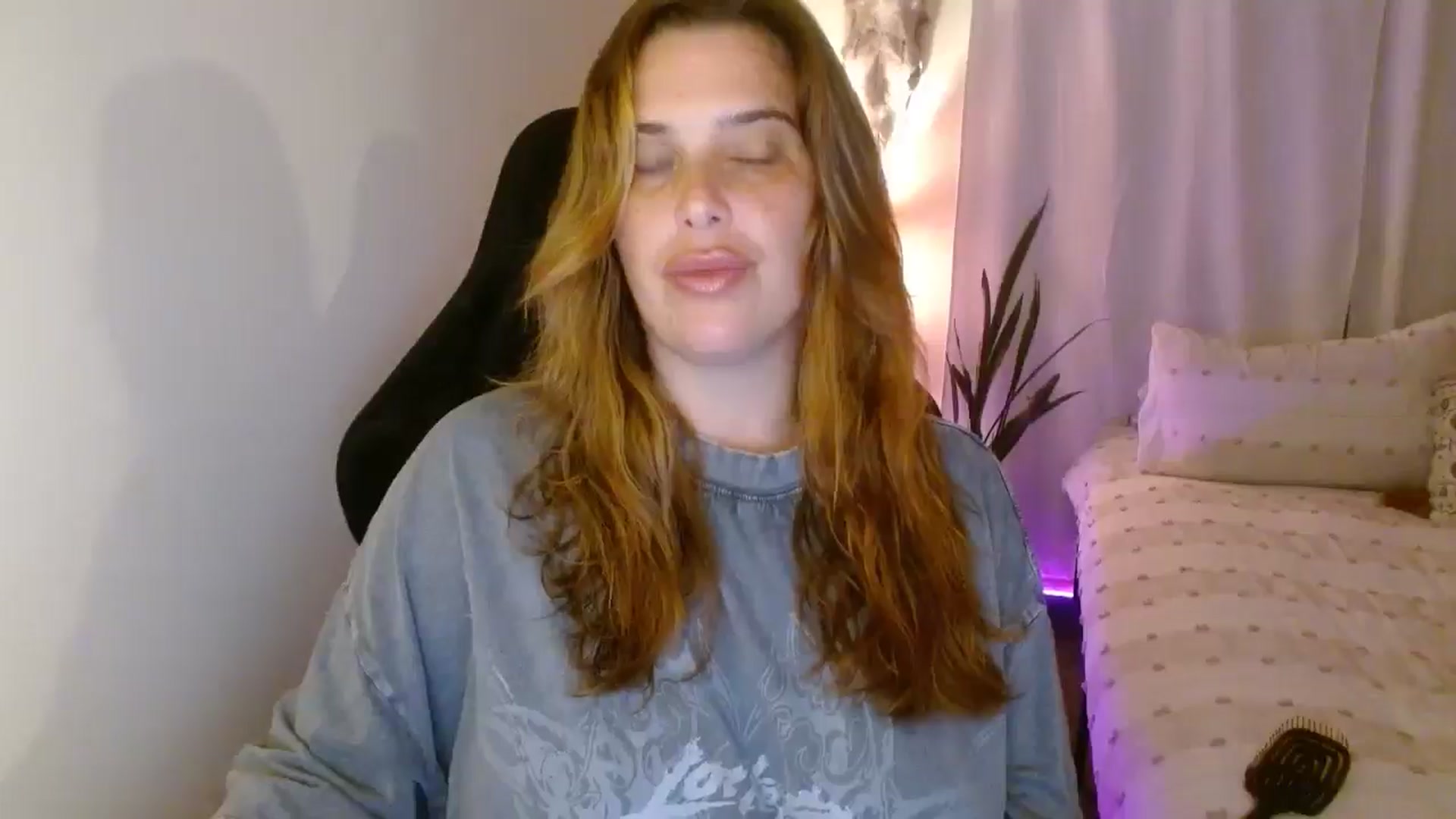 Gallery image thumbnail from HoneyTits_'s myfreecams stream on, 04/25/2025, 09:26 image 10 of 20