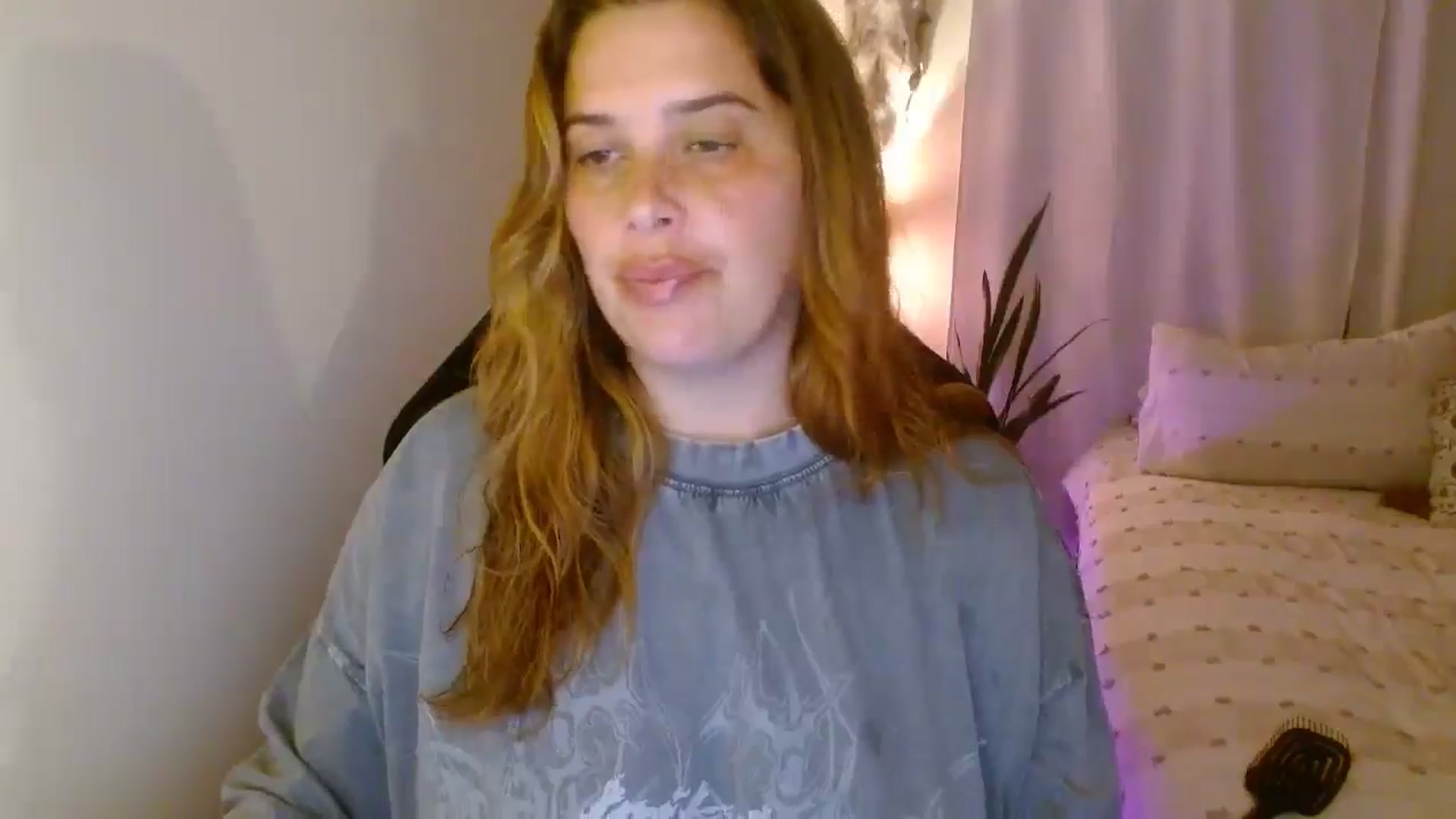 Gallery image thumbnail from HoneyTits_'s myfreecams stream on, 04/25/2025, 09:26 image 9 of 20