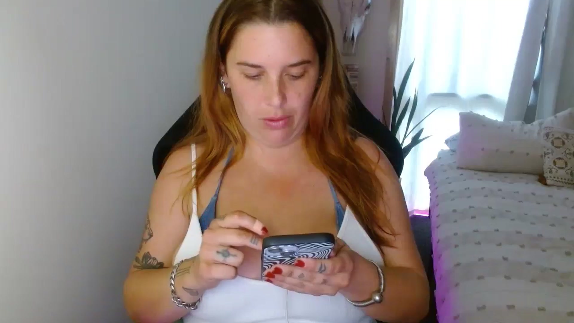 Gallery image thumbnail from HoneyTits_'s myfreecams stream on, 04/28/2025, 07:07 image 18 of 20