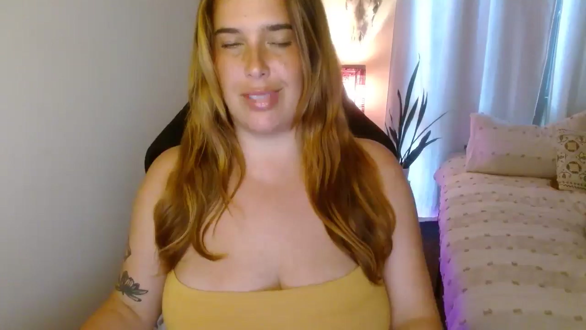 Gallery image thumbnail from HoneyTits_'s myfreecams stream on, 04/29/2025, 07:30 image 7 of 20