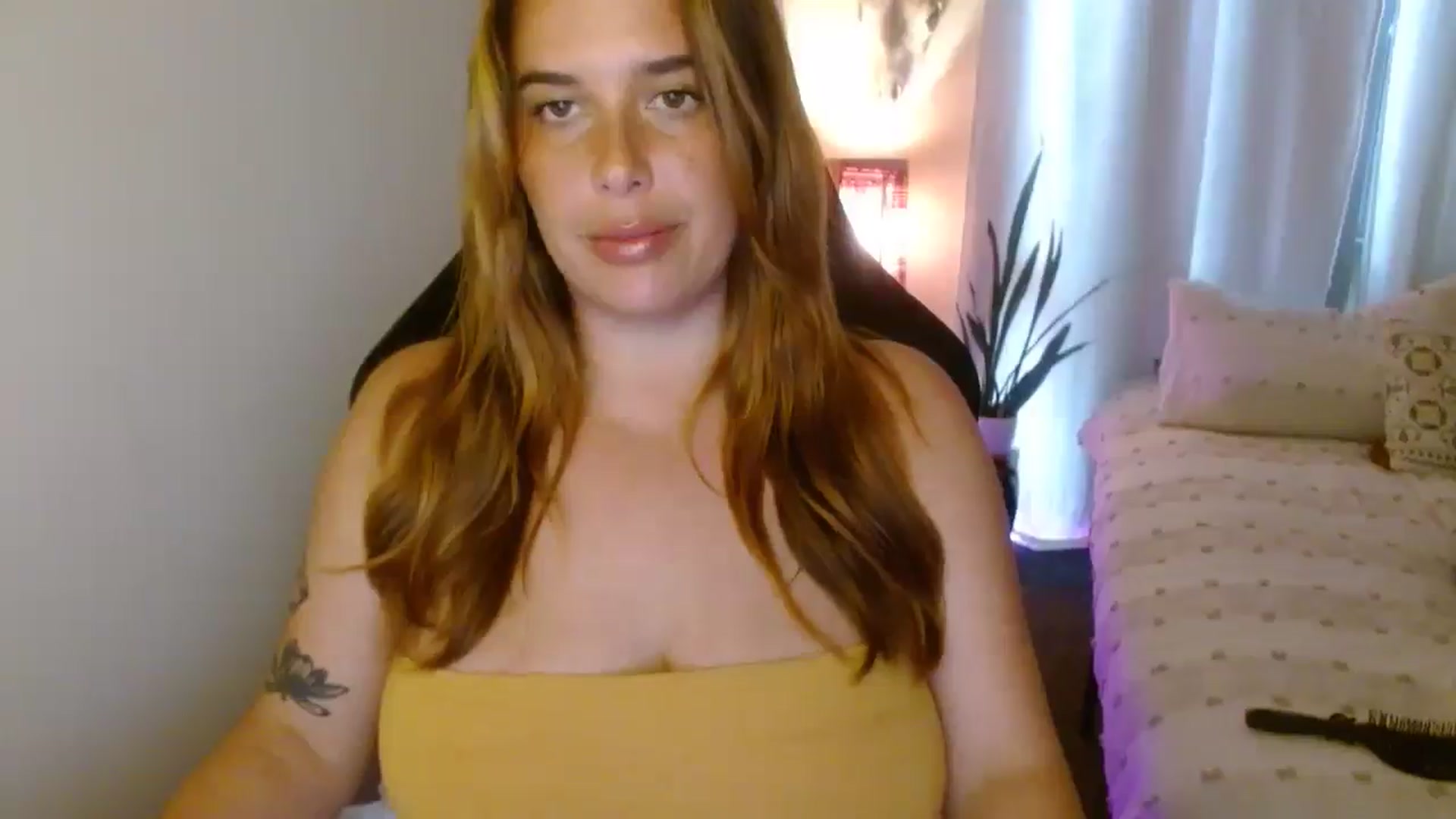 Gallery image thumbnail from HoneyTits_'s myfreecams stream on, 04/29/2025, 07:30 image 6 of 20
