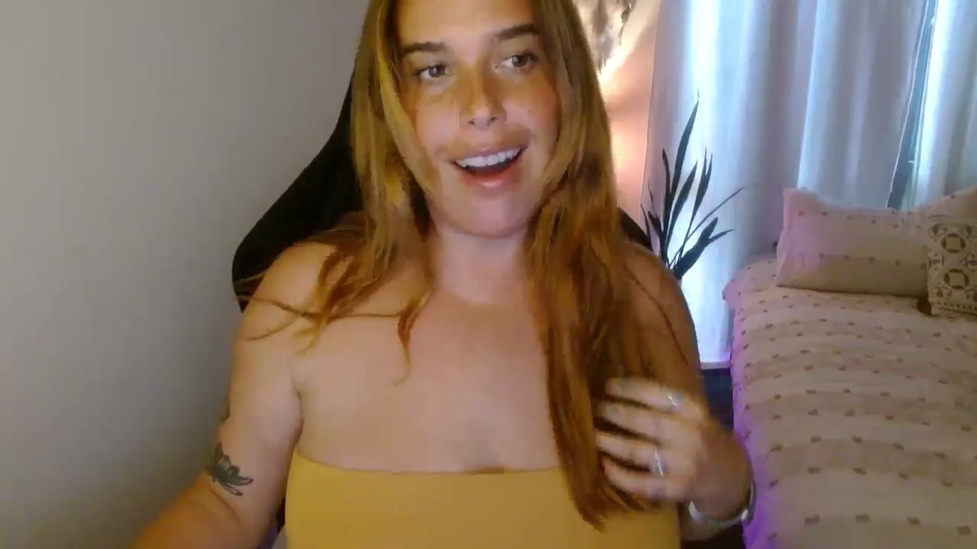 Gallery image thumbnail from HoneyTits_'s myfreecams stream on, 04/29/2025, 07:30 image 12 of 20