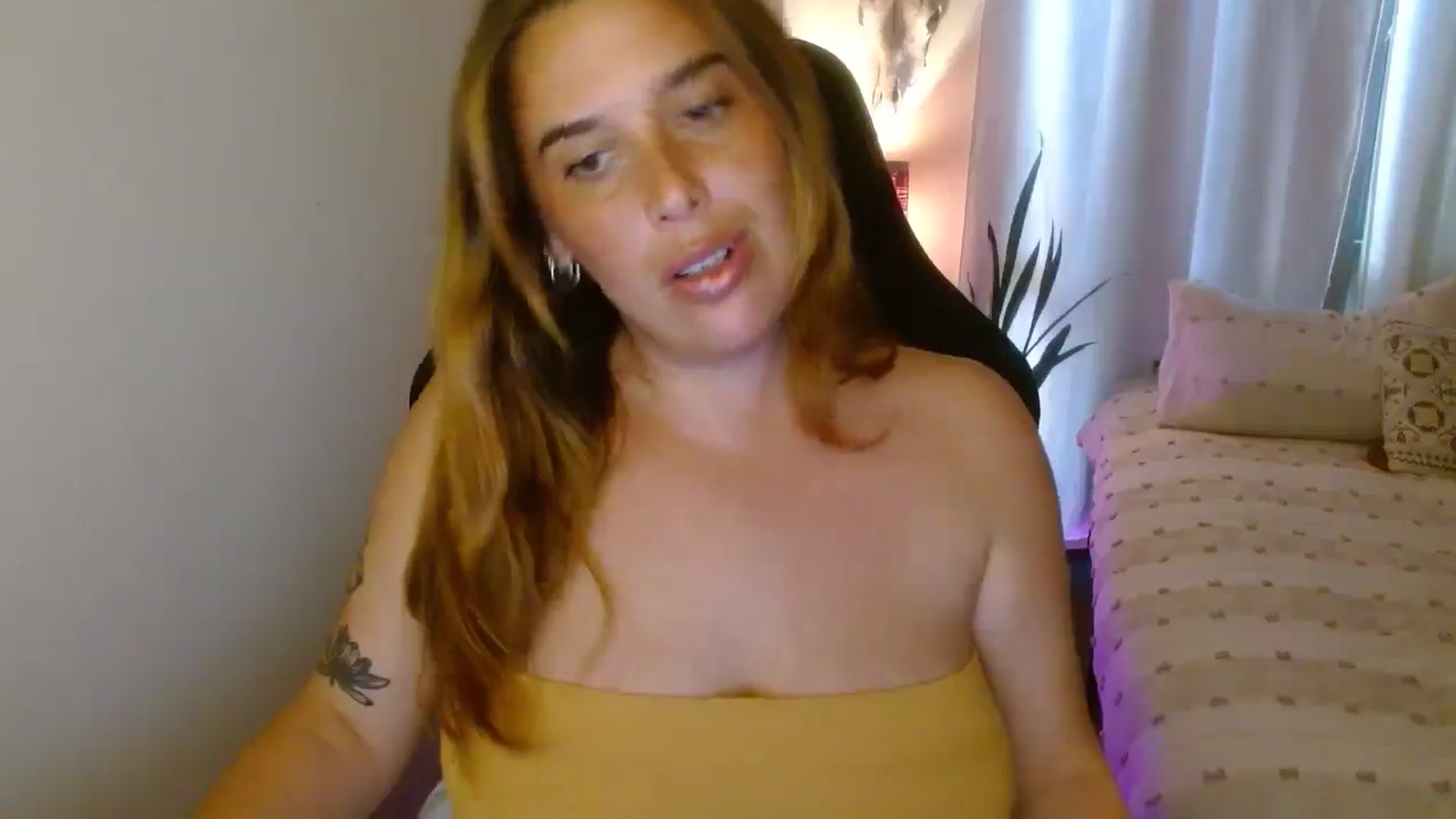 Gallery image thumbnail from HoneyTits_'s myfreecams stream on, 04/29/2025, 07:30 image 16 of 20