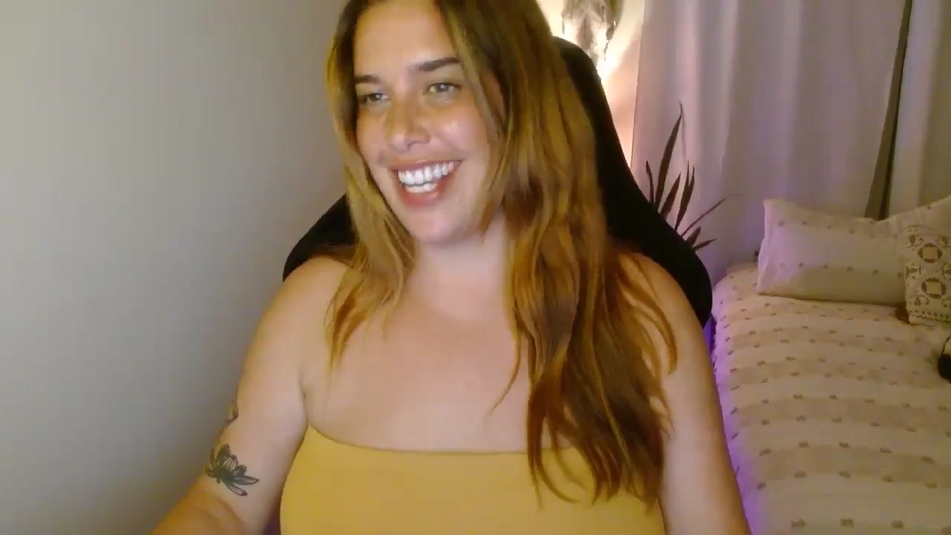 Gallery image thumbnail from HoneyTits_'s myfreecams stream on, 04/29/2025, 08:04 image 11 of 20