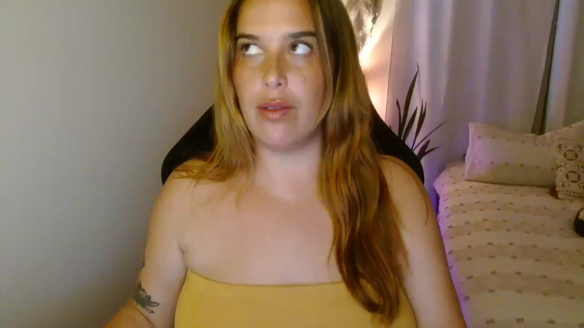 Gallery image thumbnail from HoneyTits_'s myfreecams stream on, 04/29/2025, 08:04 image 7 of 20