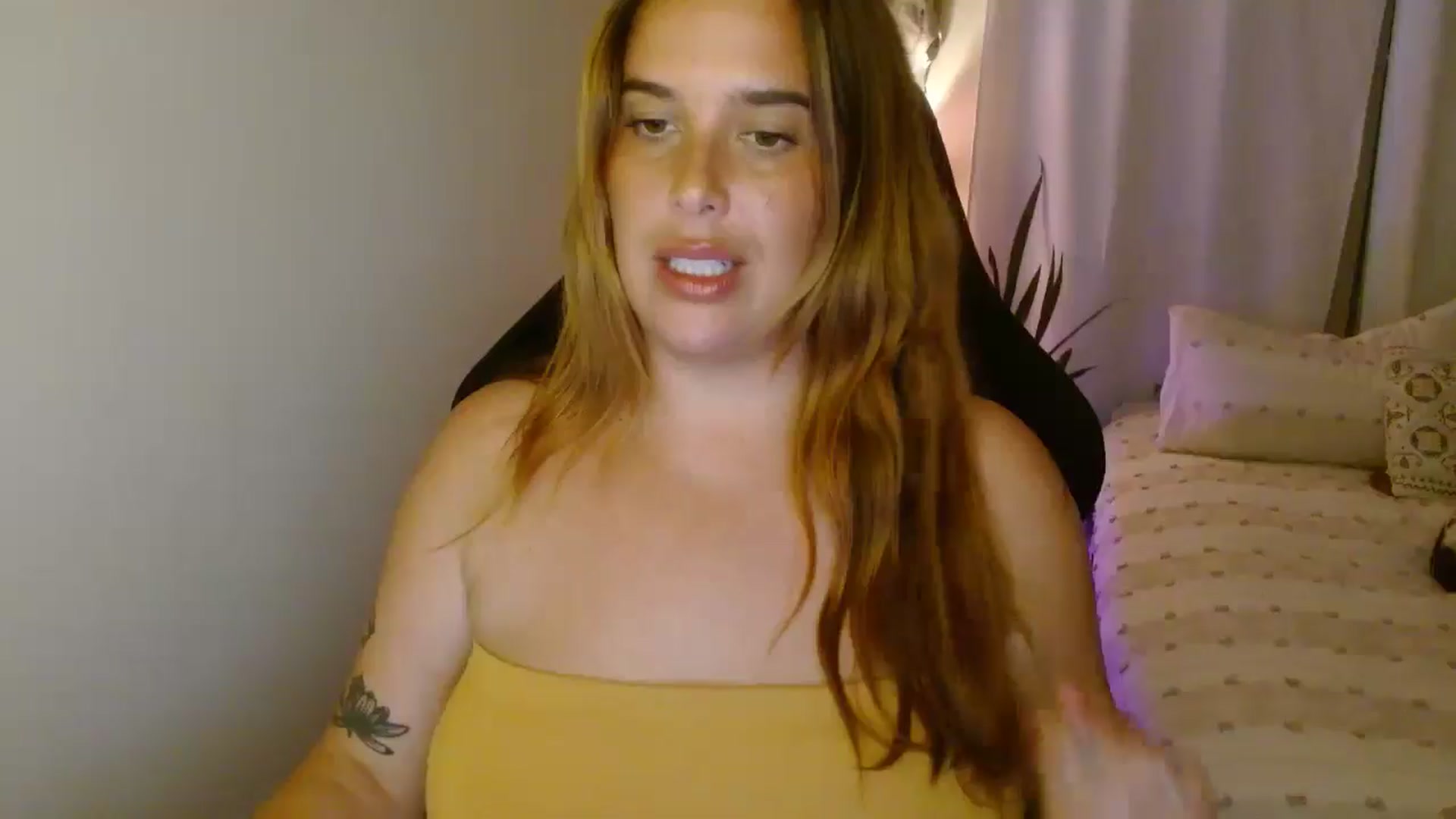 Gallery image thumbnail from HoneyTits_'s myfreecams stream on, 04/29/2025, 08:04 image 9 of 20