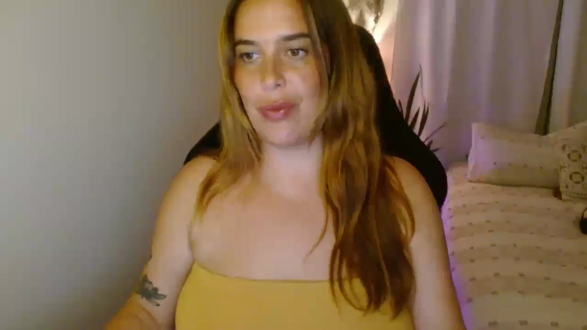 Gallery image thumbnail from HoneyTits_'s myfreecams stream on, 04/29/2025, 08:04 image 10 of 20