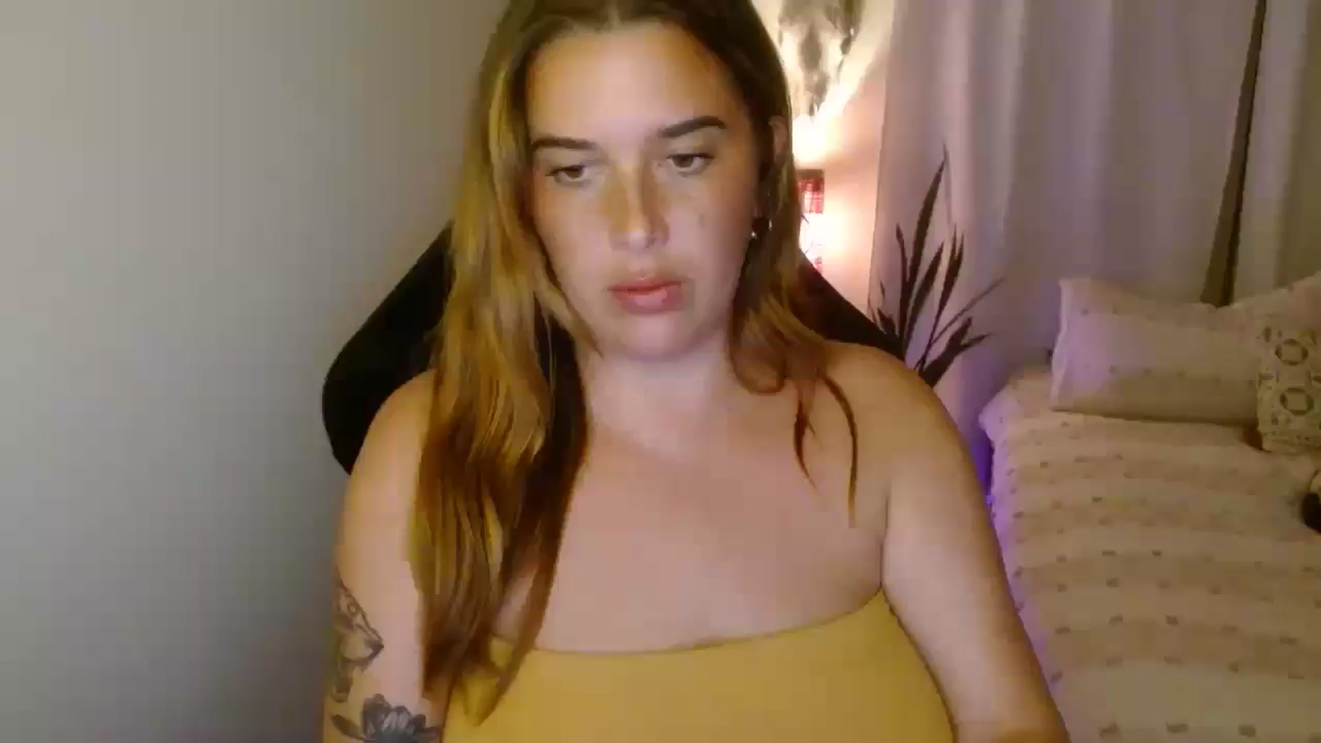 Gallery image thumbnail from HoneyTits_'s myfreecams stream on, 04/29/2025, 08:04 image 14 of 20