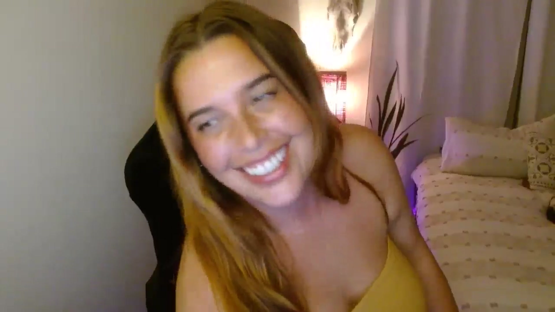 Gallery image thumbnail from HoneyTits_'s myfreecams stream on, 04/29/2025, 08:04 image 12 of 20