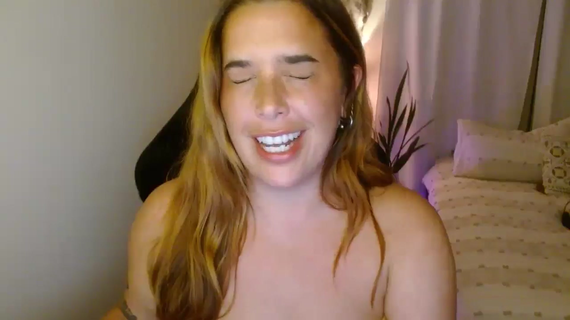 Gallery image thumbnail from HoneyTits_'s myfreecams stream on, 04/29/2025, 08:04 image 13 of 20