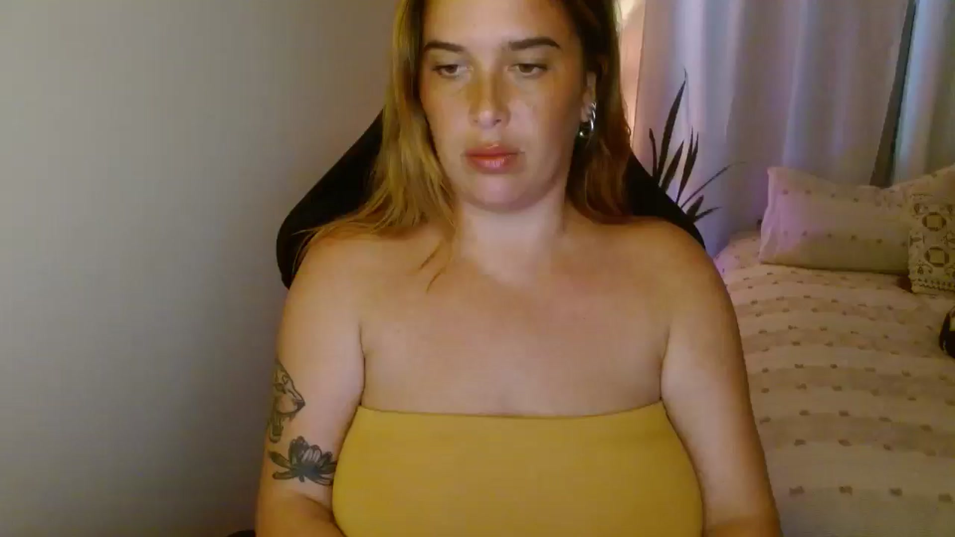 Gallery image thumbnail from HoneyTits_'s myfreecams stream on, 04/29/2025, 08:04 image 2 of 20