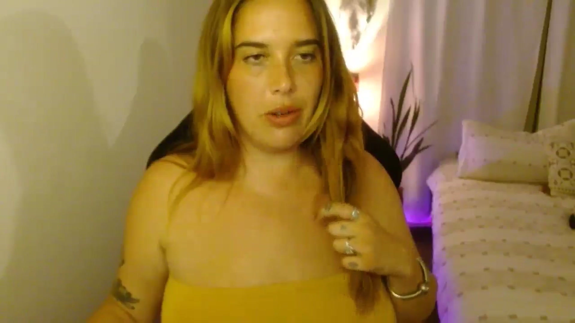 Gallery image thumbnail from HoneyTits_'s myfreecams stream on, 04/29/2025, 08:29 image 4 of 20