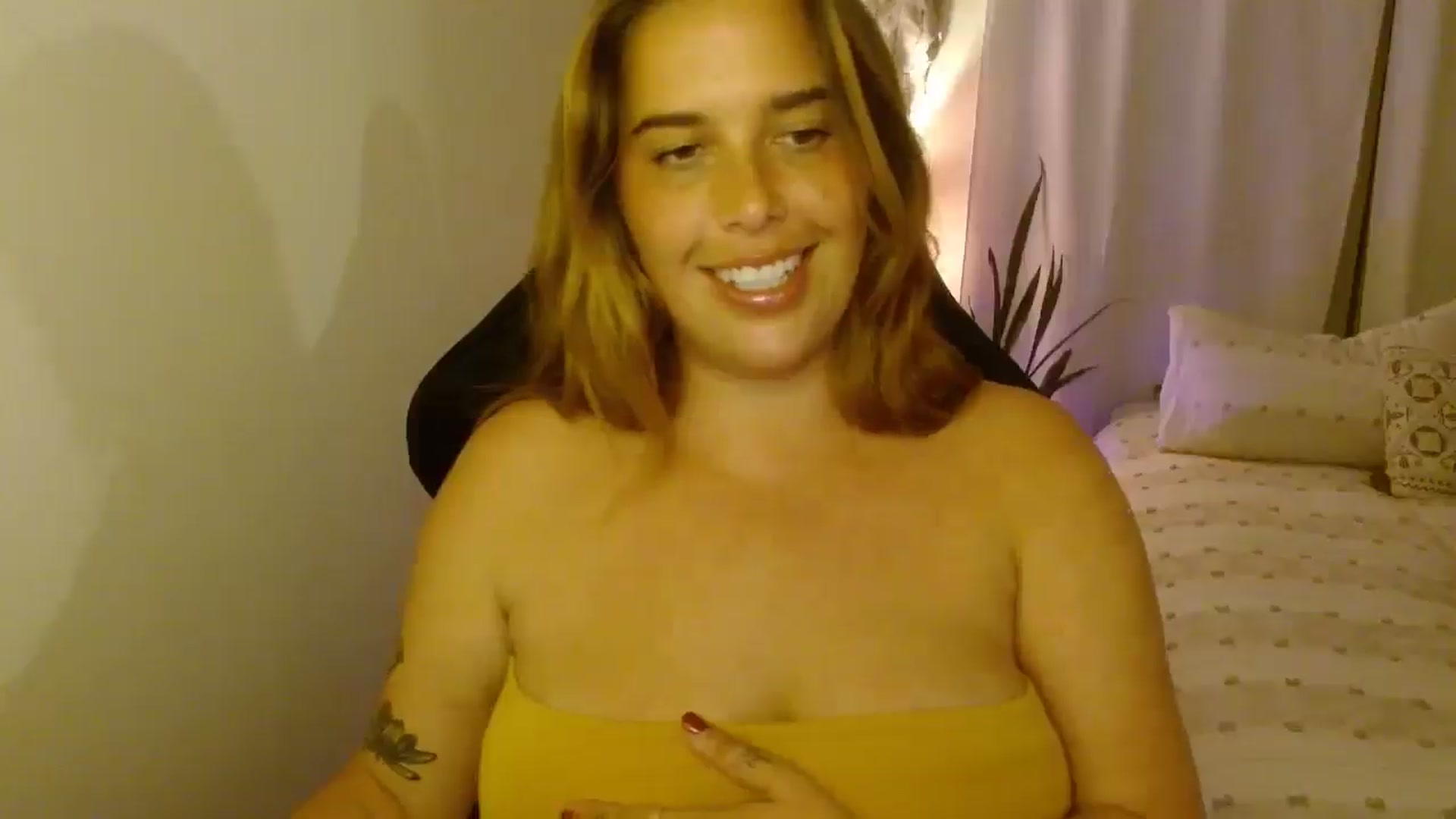 Gallery image thumbnail from HoneyTits_'s myfreecams stream on, 04/29/2025, 08:29 image 10 of 20