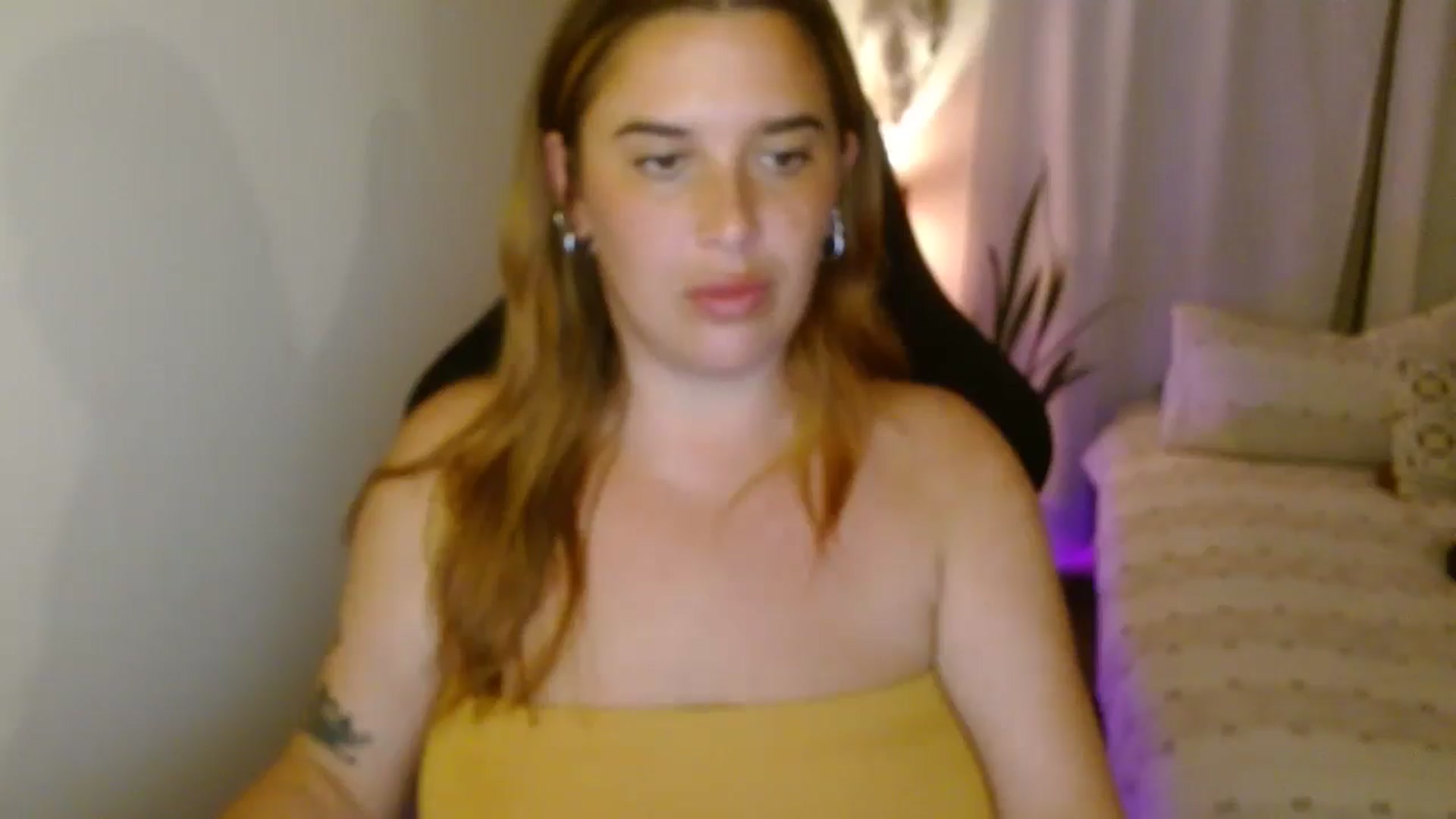 Gallery image thumbnail from HoneyTits_'s myfreecams stream on, 04/29/2025, 08:29 image 3 of 20