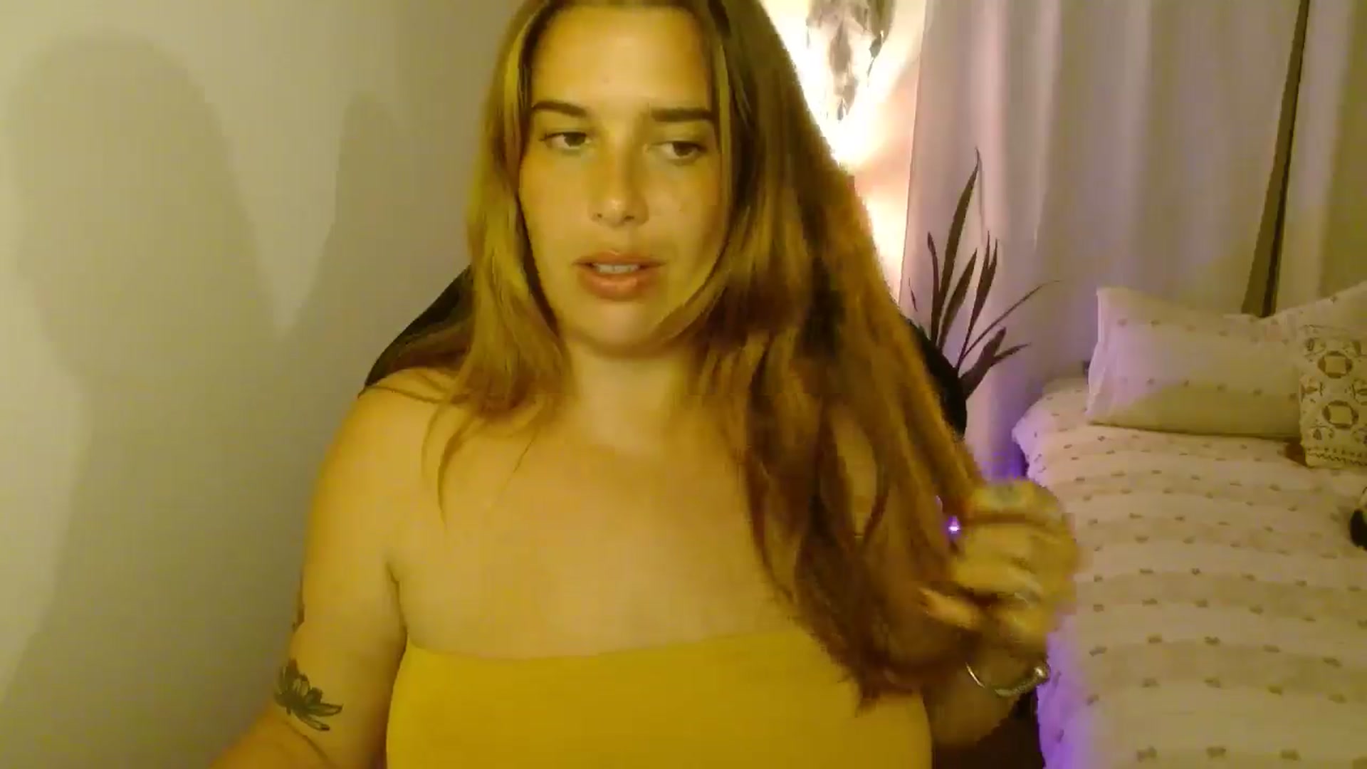 Gallery image thumbnail from HoneyTits_'s myfreecams stream on, 04/29/2025, 08:29 image 5 of 20