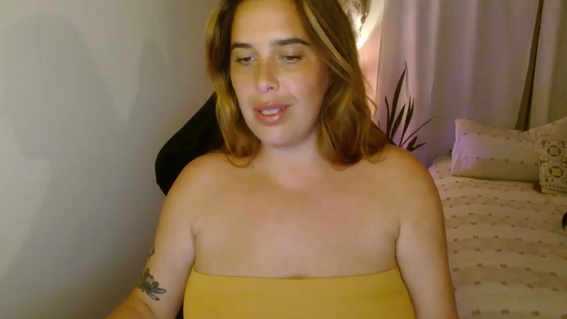 Gallery image thumbnail from HoneyTits_'s myfreecams stream on, 04/29/2025, 08:29 image 9 of 20