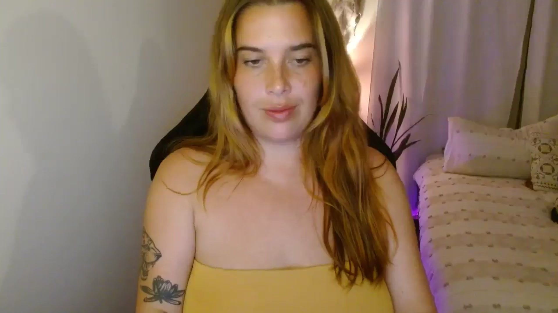Gallery image thumbnail from HoneyTits_'s myfreecams stream on, 04/29/2025, 08:29 image 6 of 20