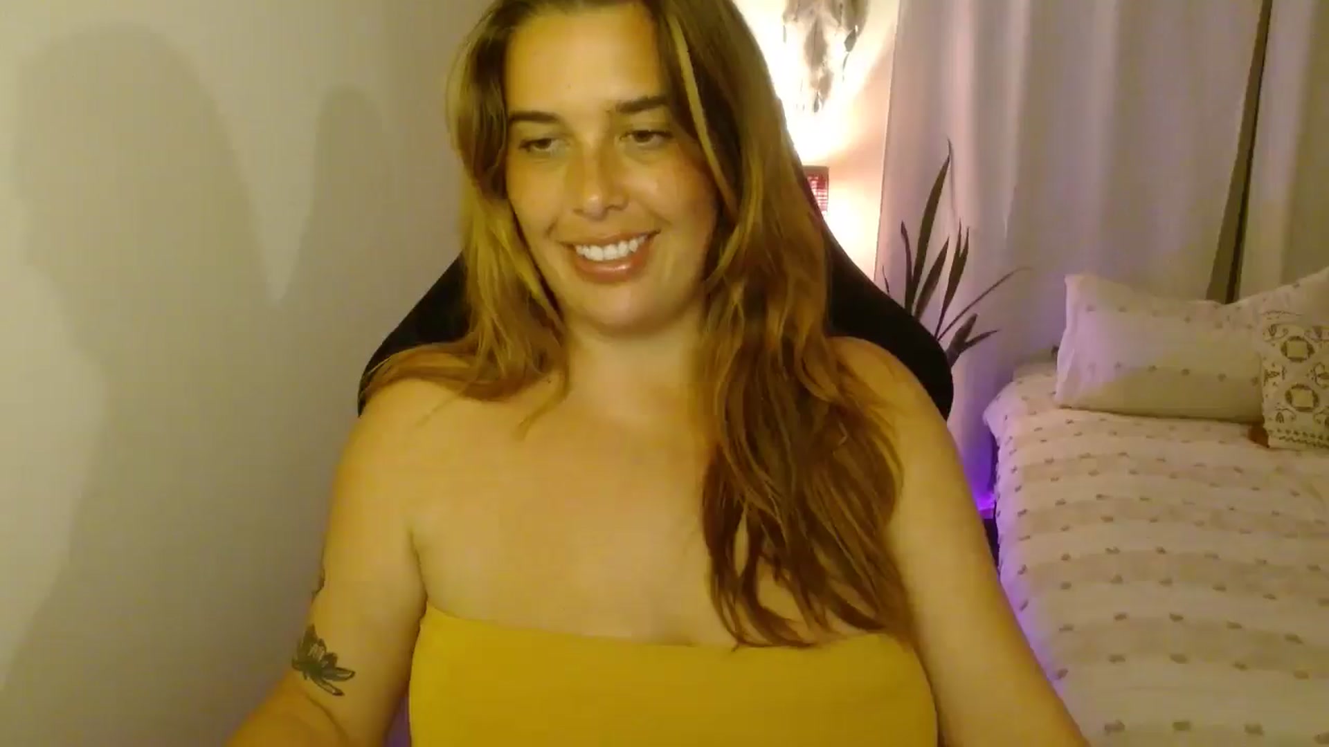 Gallery image thumbnail from HoneyTits_'s myfreecams stream on, 04/29/2025, 08:57 image 9 of 20