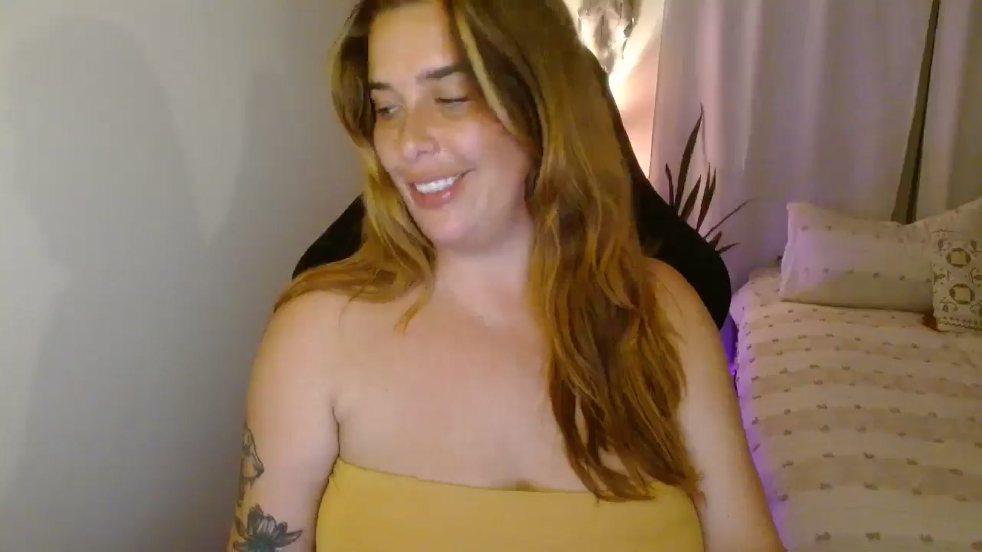 Gallery image thumbnail from HoneyTits_'s myfreecams stream on, 04/29/2025, 08:57 image 6 of 20