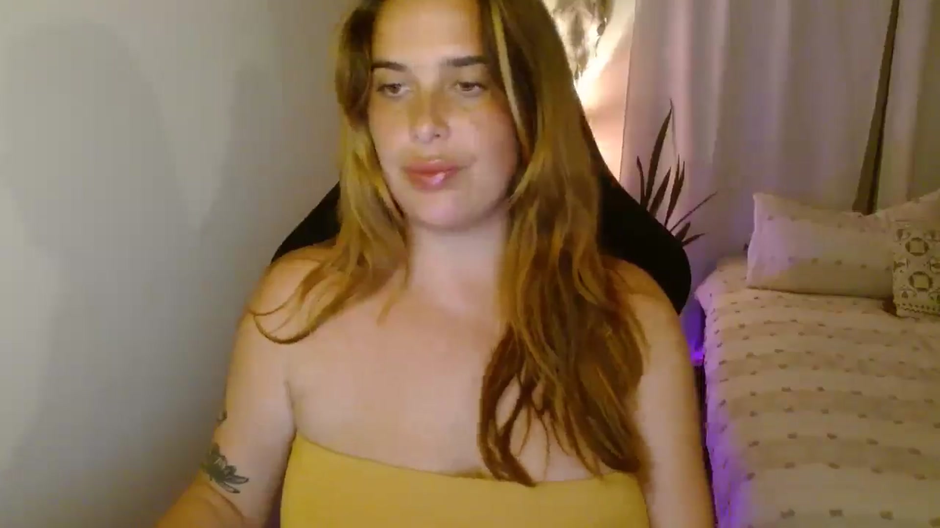 Gallery image thumbnail from HoneyTits_'s myfreecams stream on, 04/29/2025, 08:57 image 15 of 20