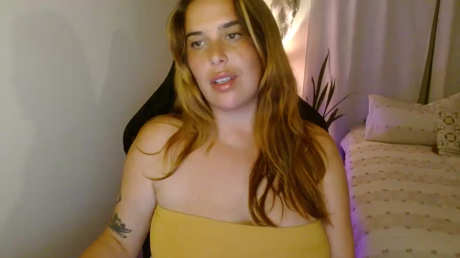 Gallery image thumbnail from HoneyTits_'s myfreecams stream on, 04/29/2025, 08:57 image 16 of 20