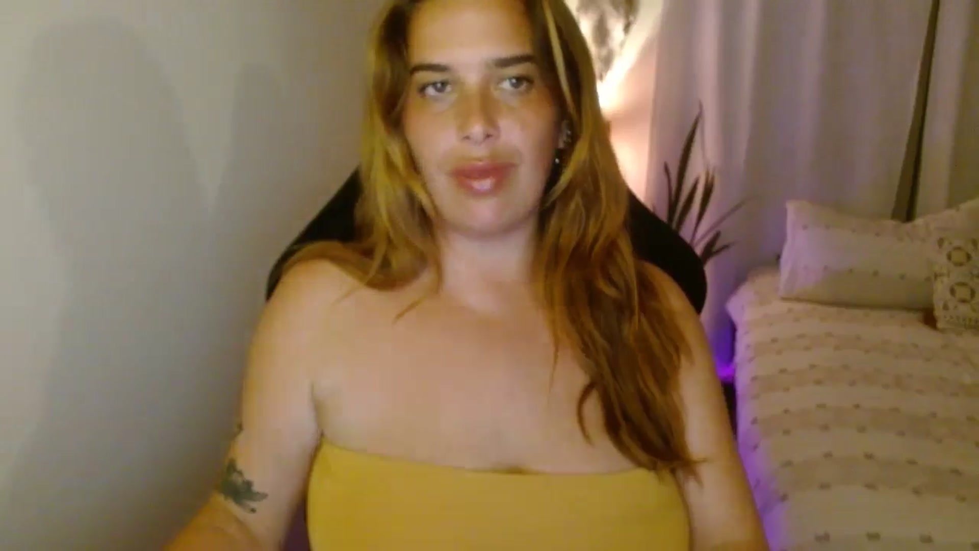 Gallery image thumbnail from HoneyTits_'s myfreecams stream on, 04/29/2025, 08:57 image 2 of 20