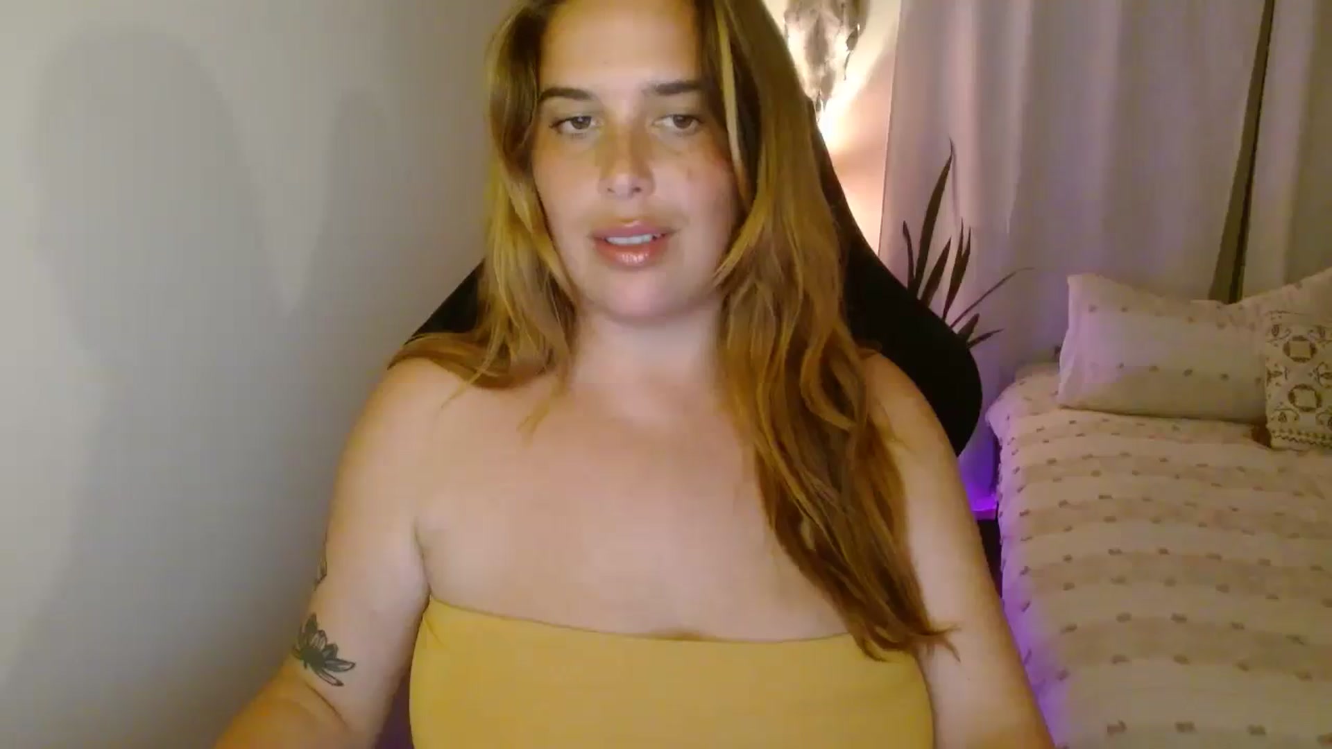 Gallery image thumbnail from HoneyTits_'s myfreecams stream on, 04/29/2025, 08:57 image 5 of 20