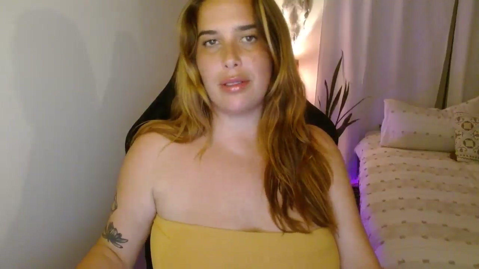 Gallery image thumbnail from HoneyTits_'s myfreecams stream on, 04/29/2025, 08:57 image 7 of 20
