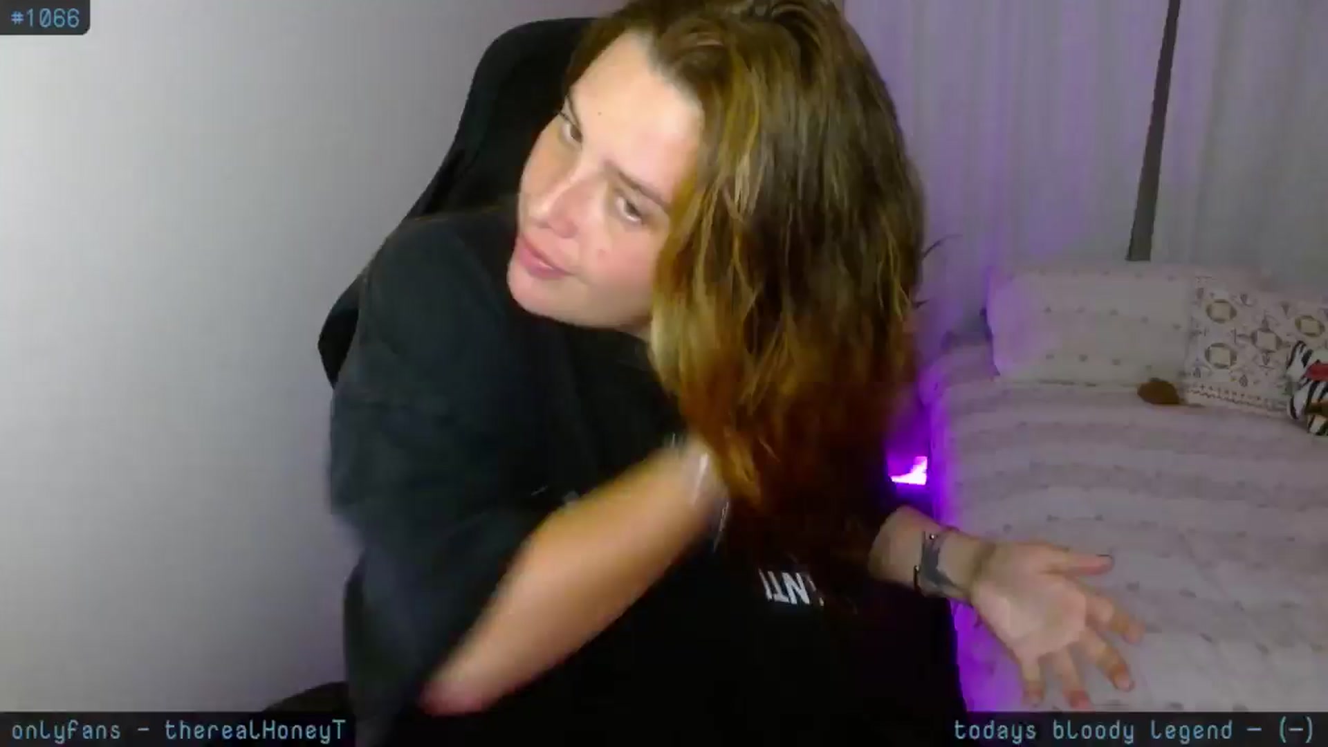 Gallery image thumbnail from HoneyTits_'s myfreecams stream on, 05/03/2025, 08:14 image 17 of 20