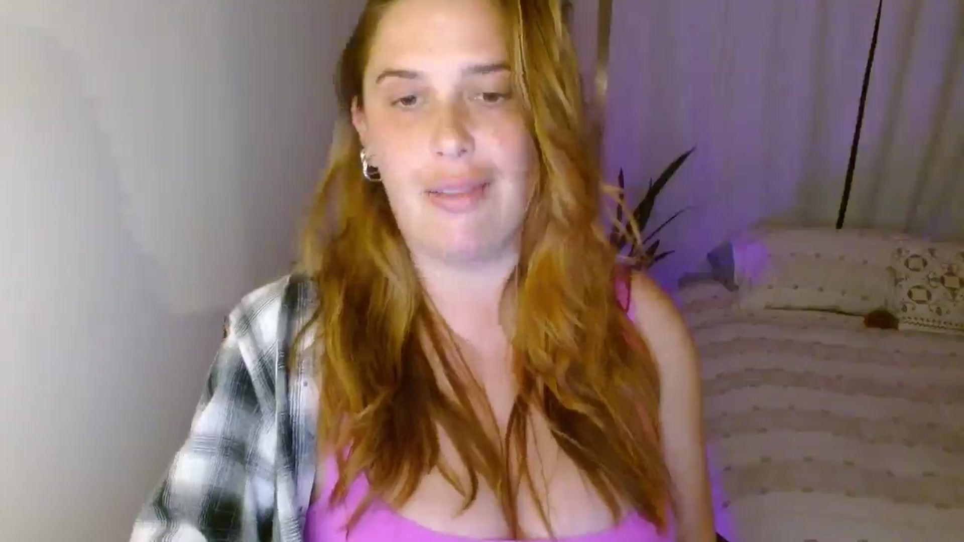 Gallery image thumbnail from HoneyTits_'s myfreecams stream on, 05/05/2025, 09:21 image 10 of 20