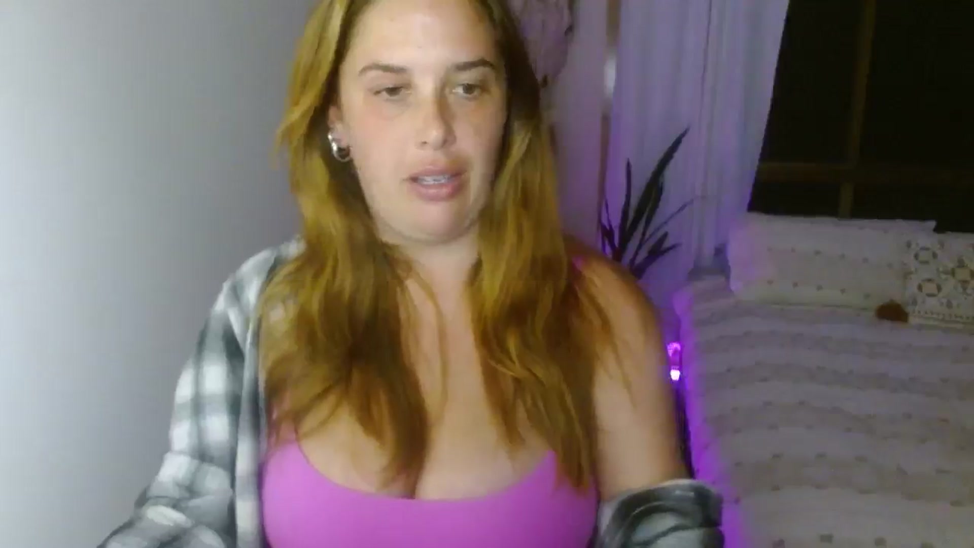 Gallery image thumbnail from HoneyTits_'s myfreecams stream on, 05/05/2025, 09:21 image 4 of 20