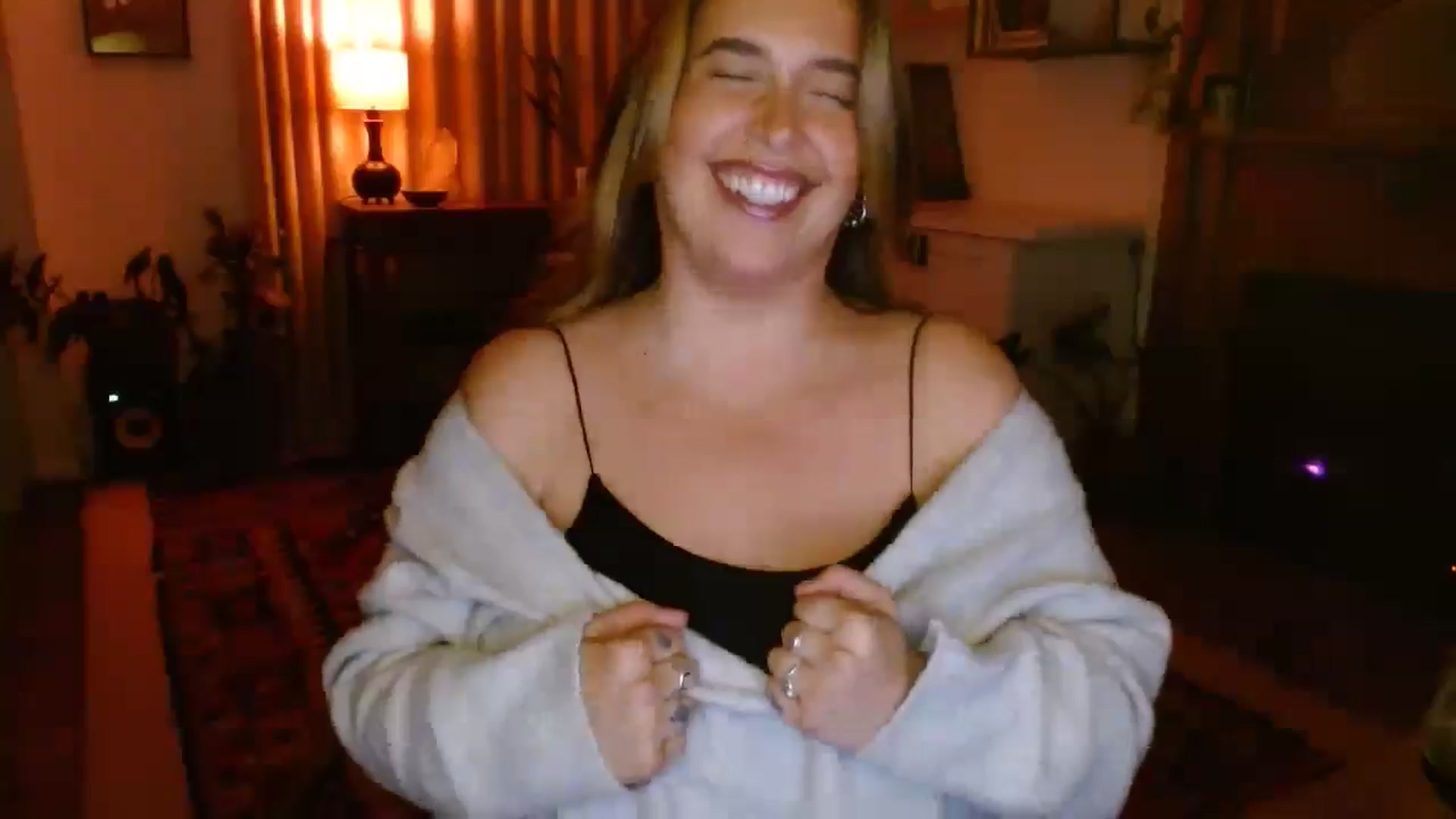Gallery image thumbnail from HoneyTits_'s myfreecams stream on, 06/13/2025, 10:37 image 3 of 20