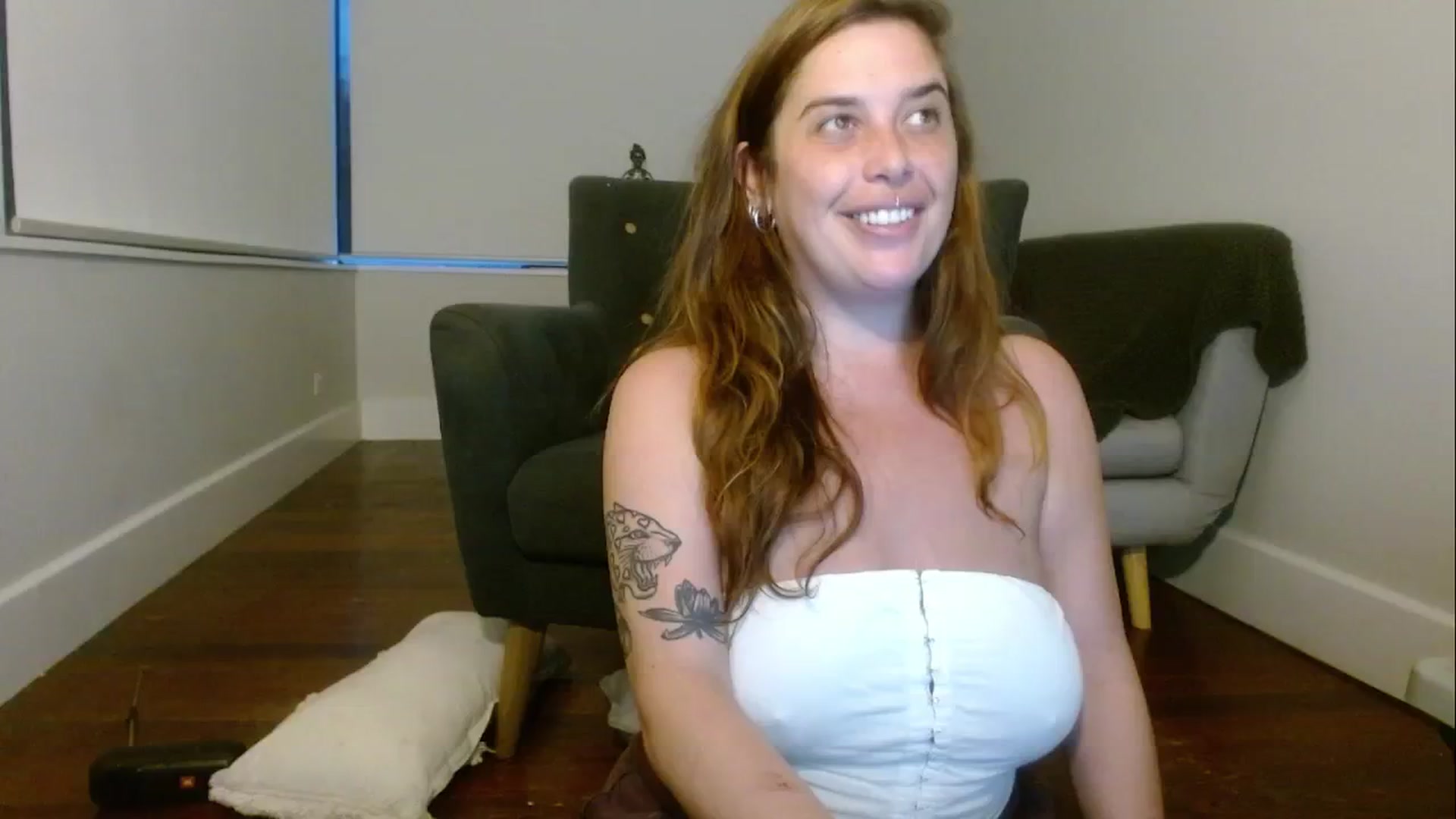 Gallery image thumbnail from HoneyTits_'s myfreecams stream on, 04/16/2026, 08:23 image 4 of 20