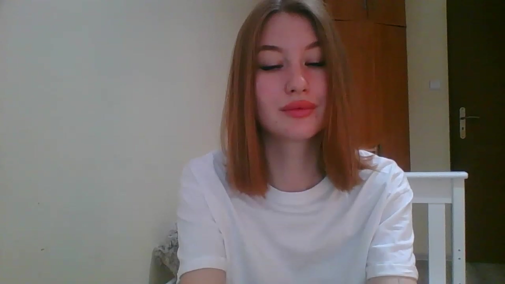 Gallery image thumbnail from HoneyVi's myfreecams stream on, 12/04/2022, 13:43 image 11 of 20