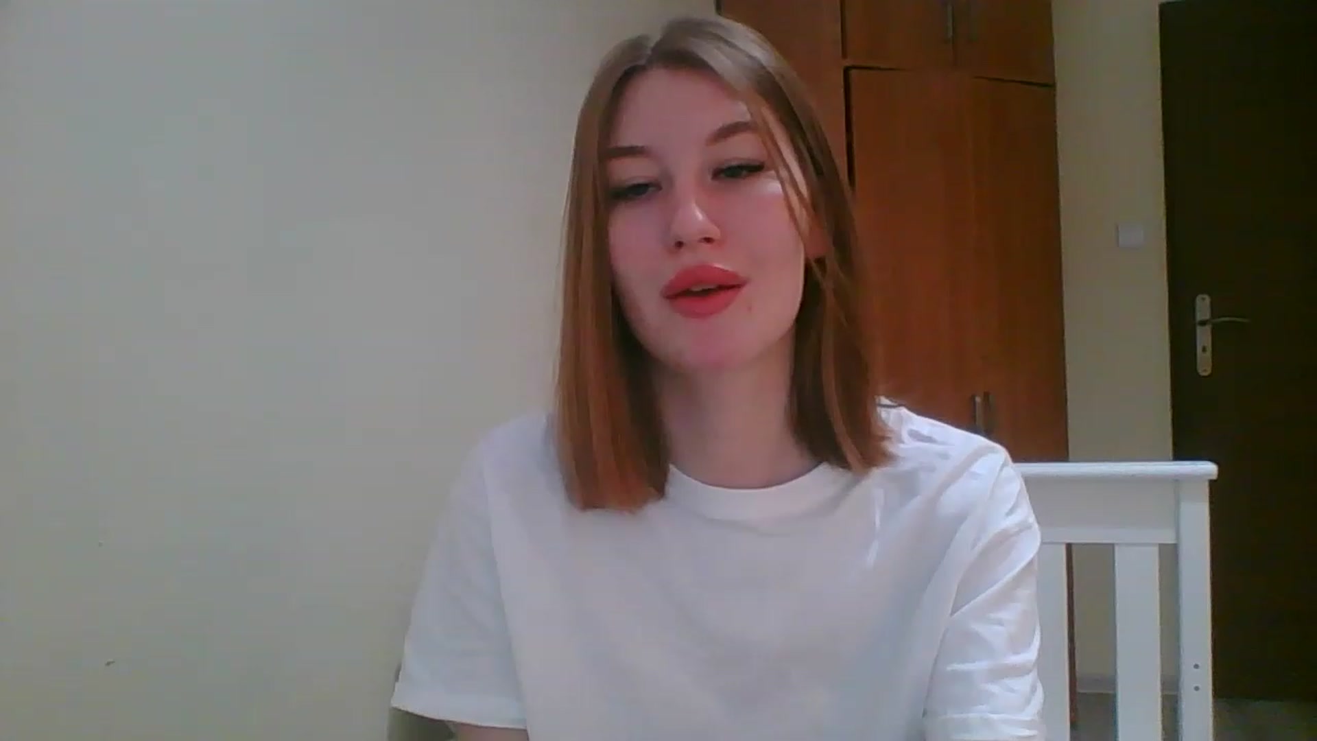 Gallery image thumbnail from HoneyVi's myfreecams stream on, 12/04/2022, 13:43 image 12 of 20
