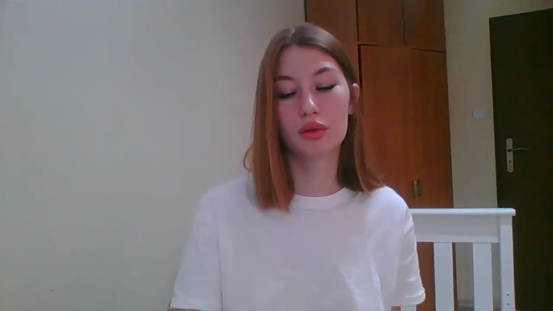 Gallery image thumbnail from HoneyVi's myfreecams stream on, 12/04/2022, 13:43 image 16 of 20
