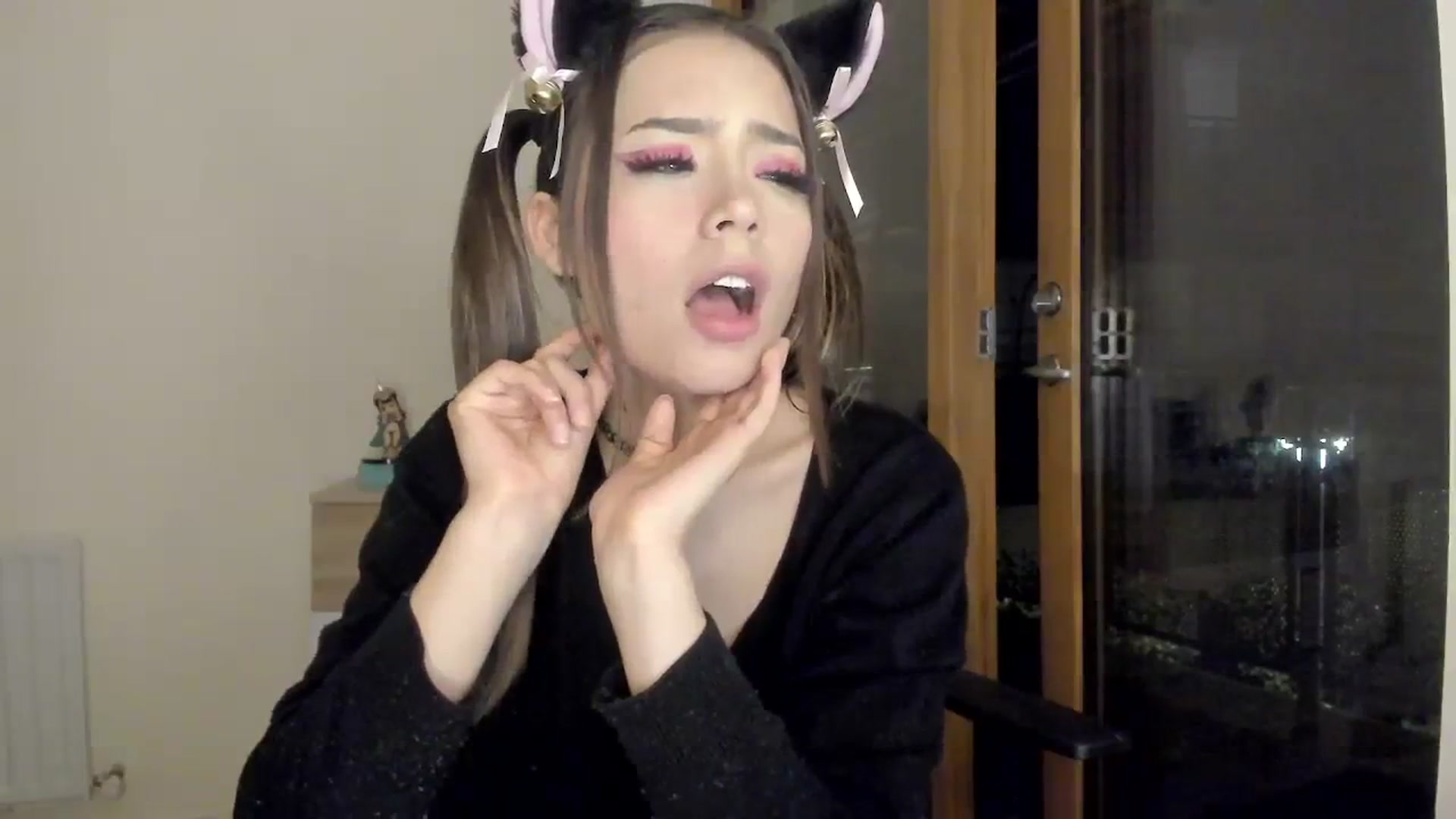 Gallery image thumbnail from Honey_Cat444's myfreecams stream on, 08/26/2023, 23:25 image 16 of 20