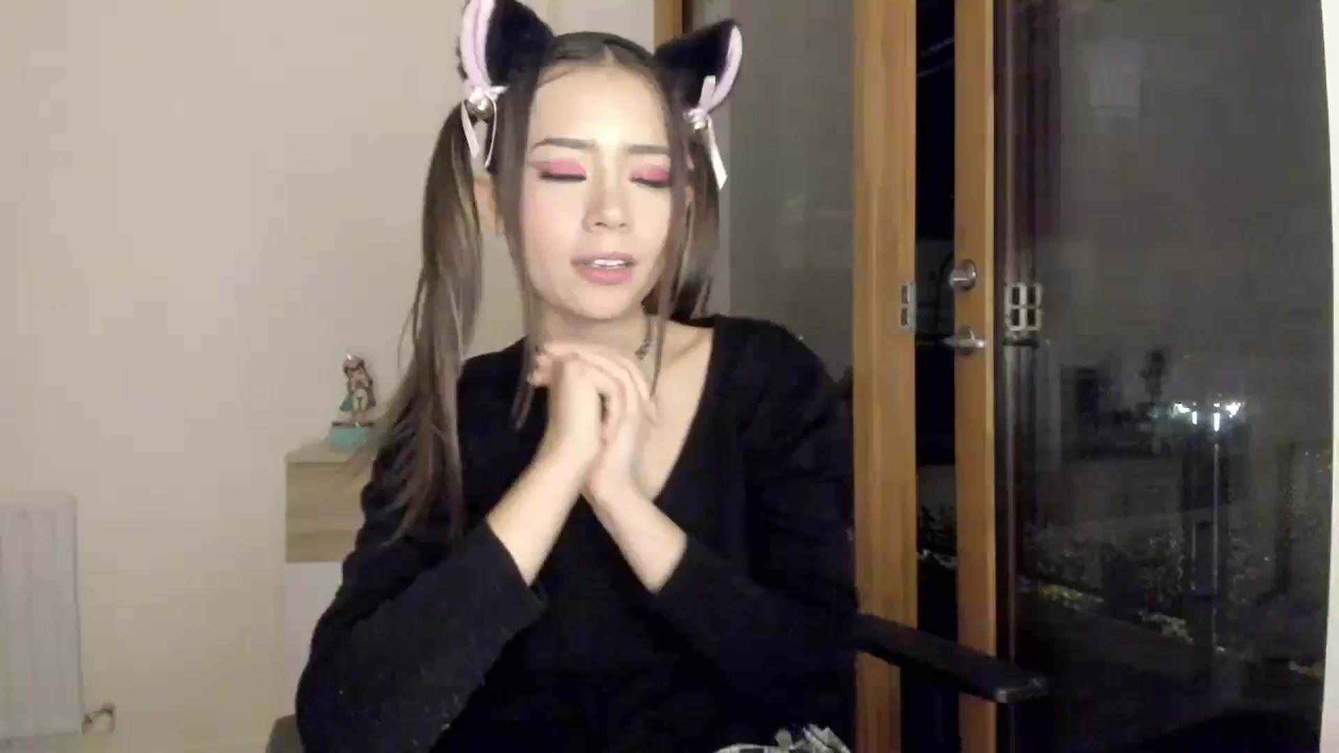 Gallery image thumbnail from Honey_Cat444's myfreecams stream on, 08/26/2023, 23:25 image 14 of 20