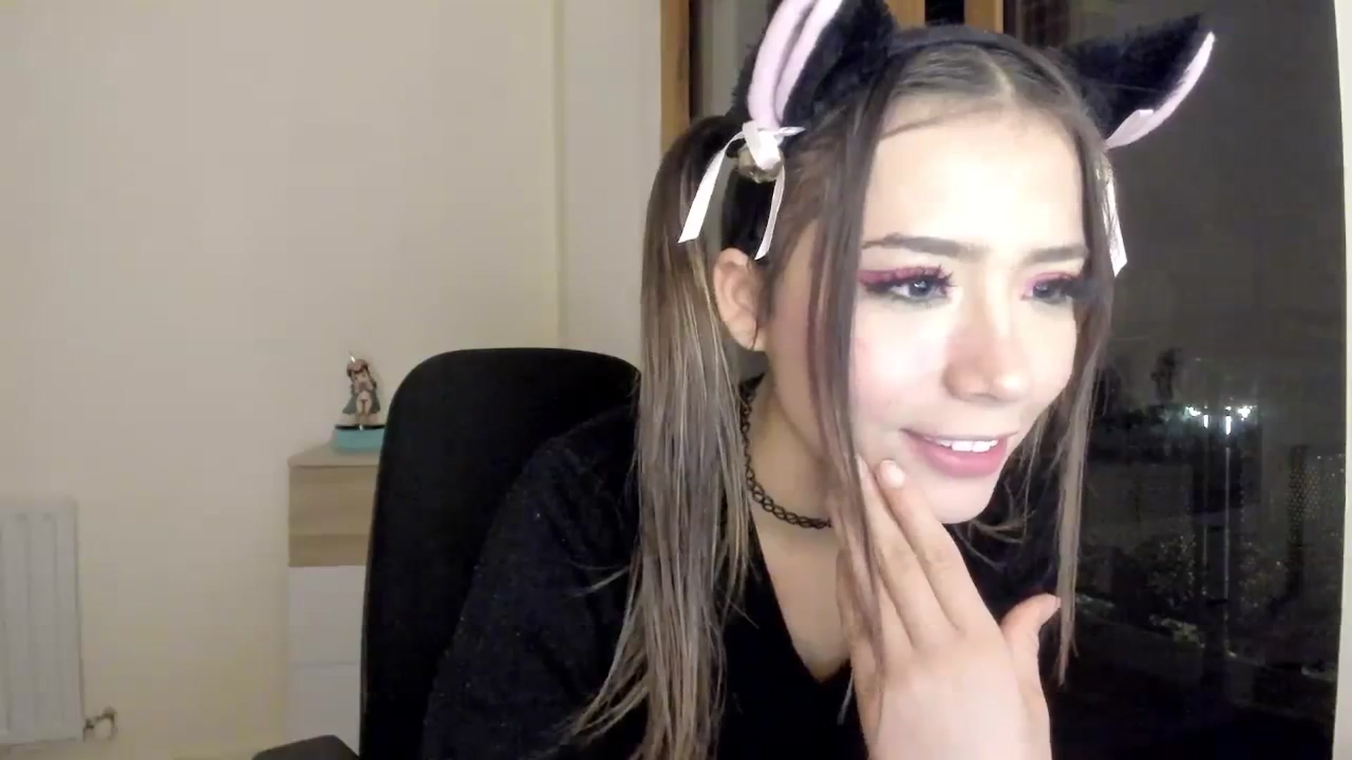 Gallery image thumbnail from Honey_Cat444's myfreecams stream on, 08/26/2023, 23:25 image 13 of 20