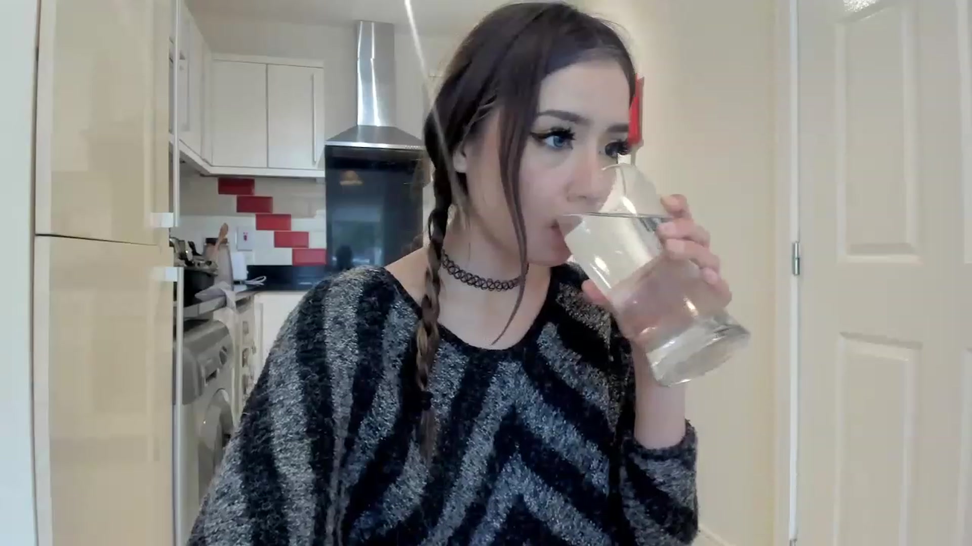 Gallery image thumbnail from Honey_Cat444's myfreecams stream on, 08/27/2023, 17:18 image 13 of 20