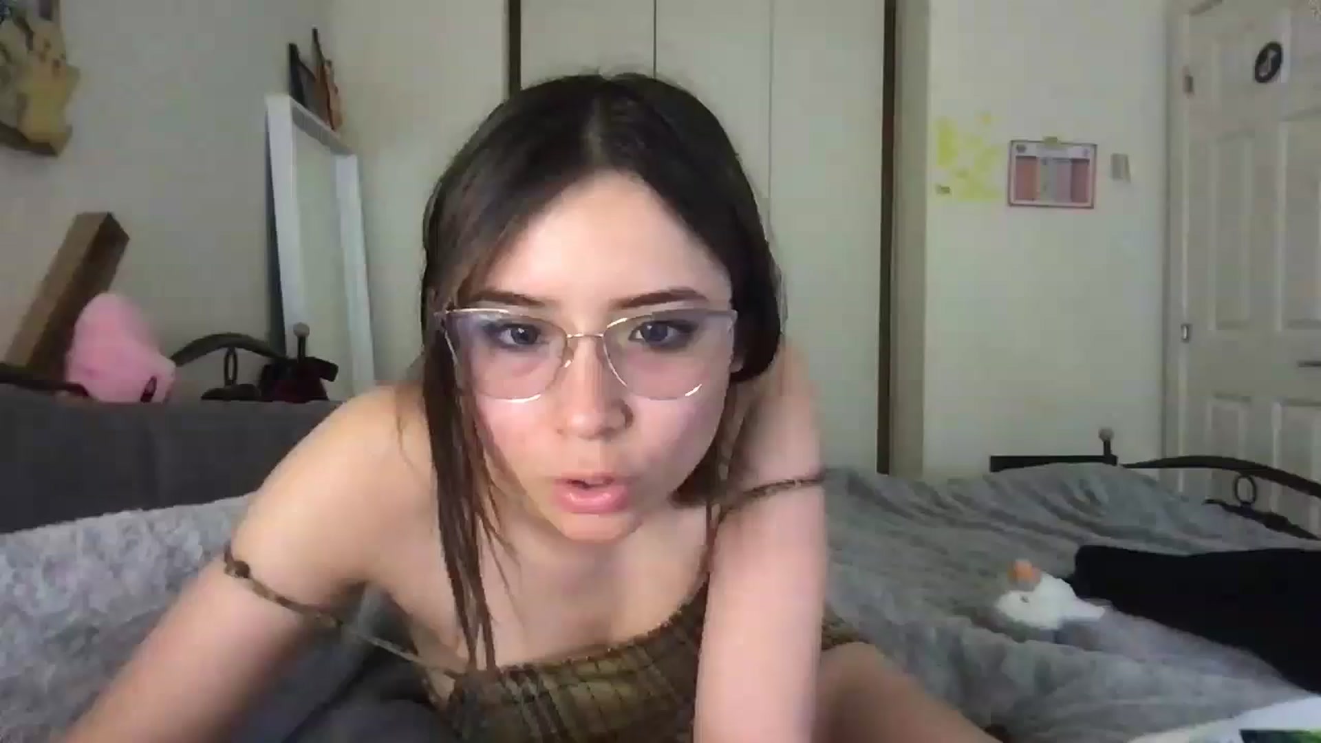 Gallery image thumbnail from Honey_Cat444's myfreecams stream on, 06/07/2024, 13:35 image 15 of 20